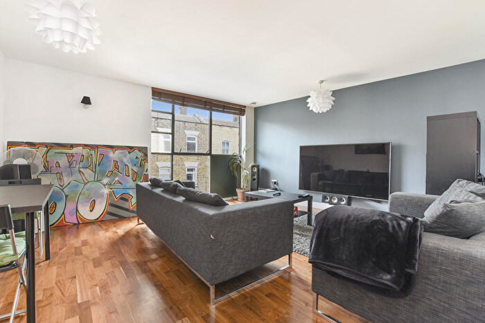 2 Bedroom Apartment To Rent In Verge, - Bethnal Green Road, London, E2