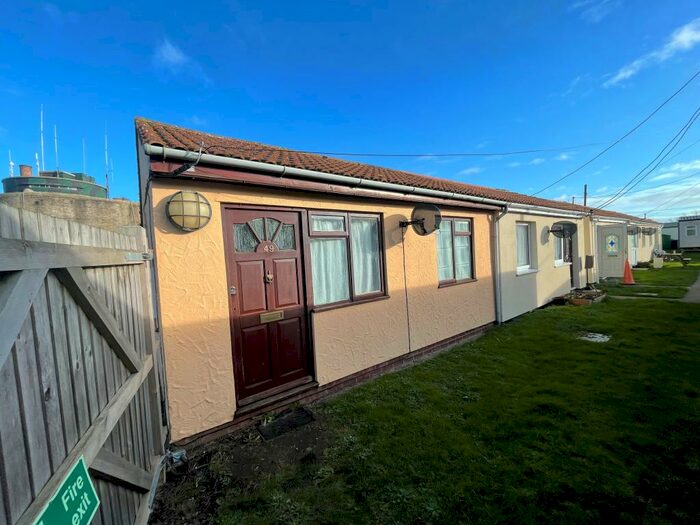 1 Bedroom Lodge To Rent In Tower Estate, Point Clear Bay, Clacton-On-Sea, CO16