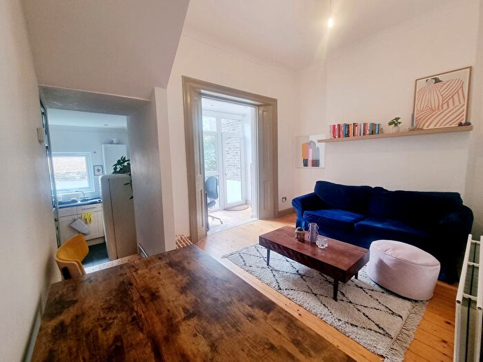 1 Bedroom Flat To Rent In Jeffreys Road, Stockwell, SW4