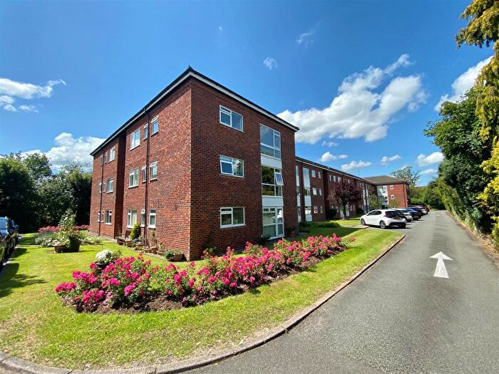 2 Bedroom Flat For Sale In Brocklehurst Way, Macclesfield, SK10