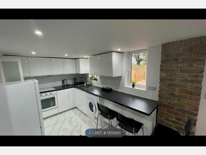 1 Bedroom Detached House To Rent In Trinity Close, Staines-Upon-Thames, TW19