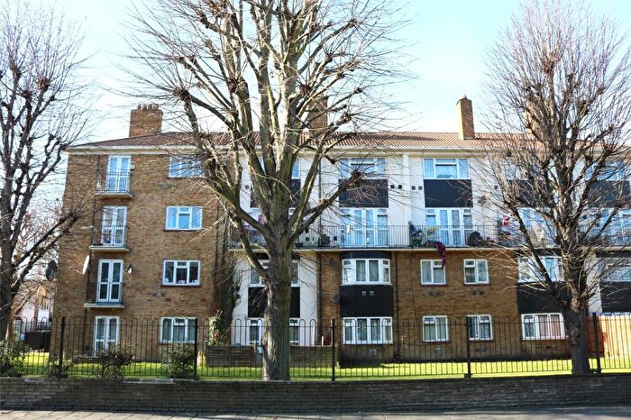2 Bedroom Flat For Sale In Chingford Road, Walthamstow, E17