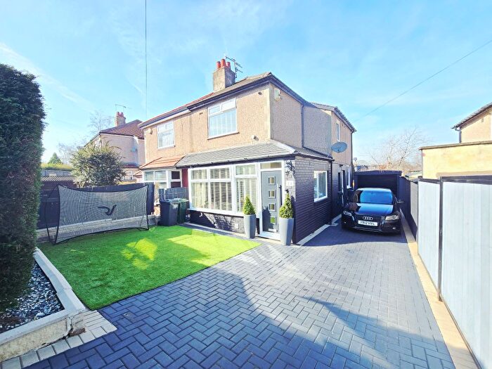 4 Bedroom Semi Detached House For Sale In High Park Drive, Bradford, BD9