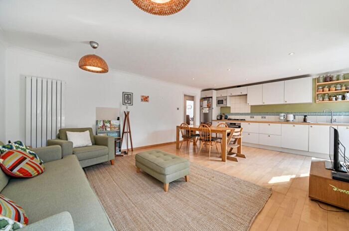 3 Bedroom Flat For Sale In Wedmore Street, London, N19