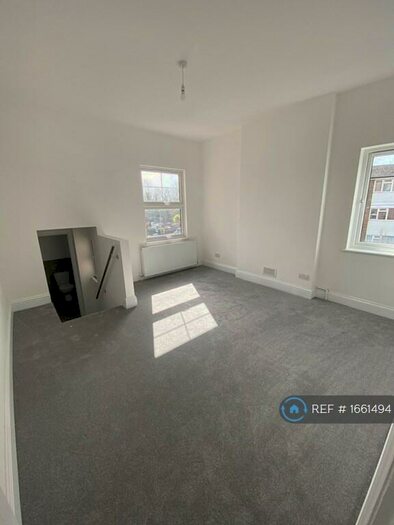 1 Bedroom Flat To Rent In Bluehouse Lane, Oxted, RH8