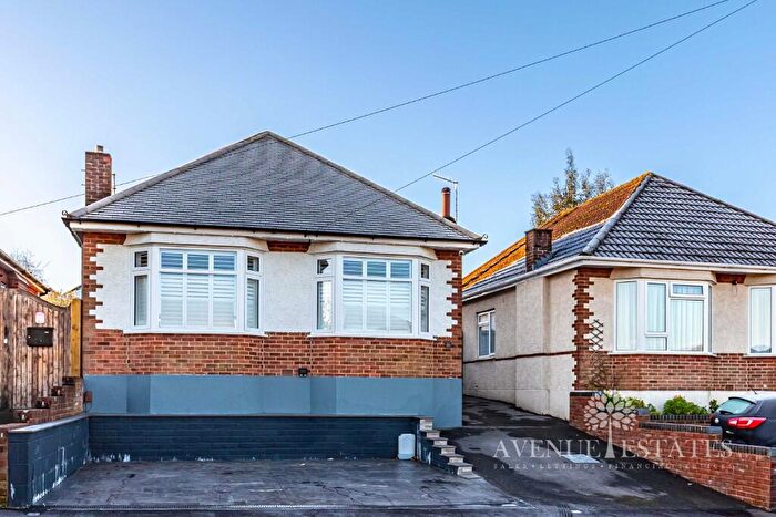 3 Bedroom Bungalow For Sale In Wakefield Avenue, Bournemouth, Dorset, BH10