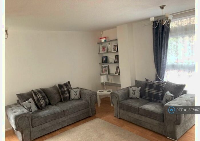 2 Bedroom Flat To Rent In Westwell Close, Orpington, BR5