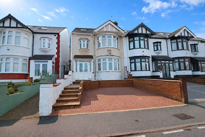 5 Bedroom Semi Detached House To Rent In Eastern Avenue, London, IG4