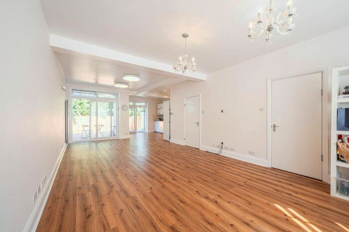5 Bedroom Property For Sale In Golders Gardens, Golders Green, London, NW11