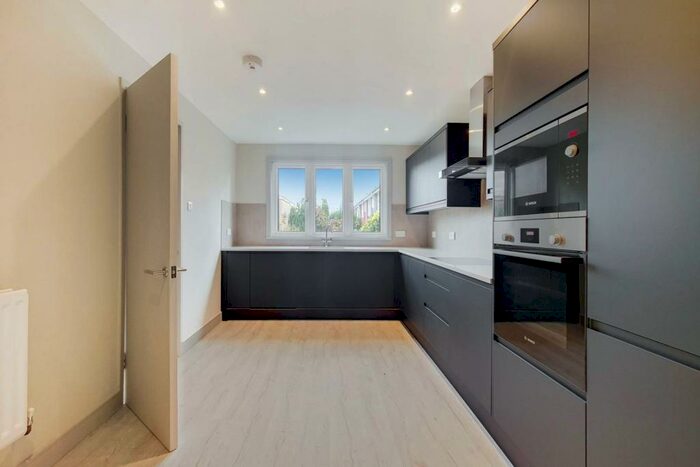 3 Bedroom End Of Terrace House To Rent In Mill Gardens, Upper Sydenham, London, SE26