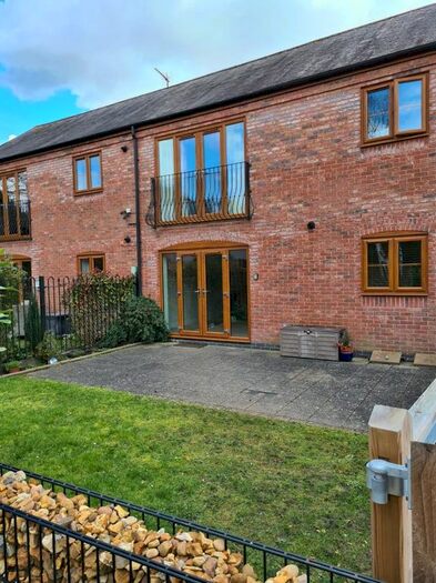 2 Bedroom Flat To Rent In Farmhouse Apartments, Rugby, Warwickshire, CV22