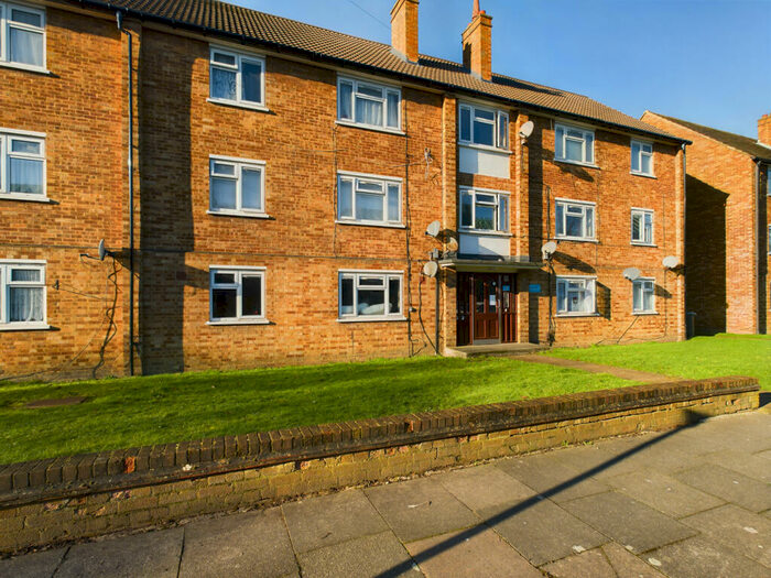 2 Bedroom Flat To Rent In Weston Grove, Bromley, BR1