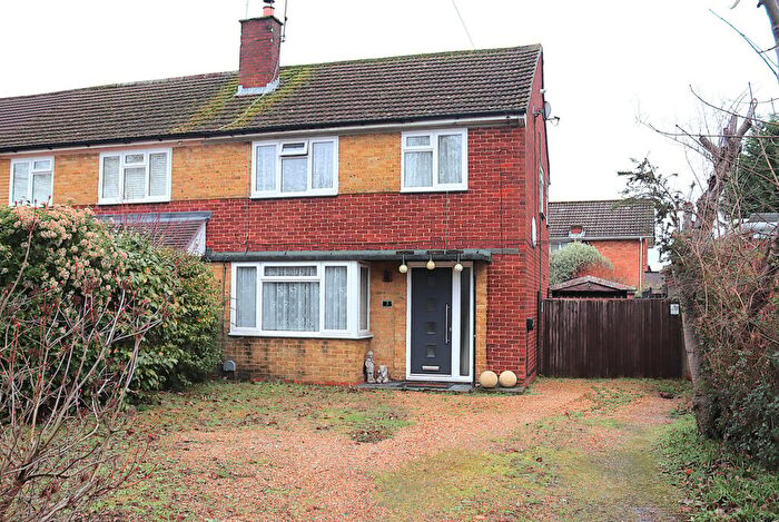 3 Bedroom Semi Detached House For Sale In Chiltern Avenue, Farnborough, GU14