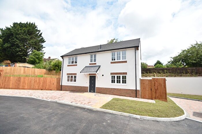 3 Bedroom Detached House To Rent In Colin Place, Luton, Bedfordshire, LU2