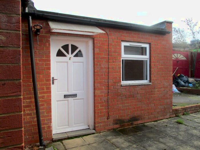 Studio To Rent In Stafford Road, Wallington, Surrey, SM6