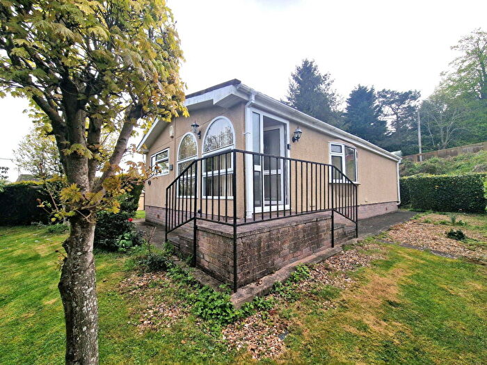 2 Bedroom Park Home For Sale In Station Road, Blisworth, Northampton, Northamptonshire, NN7