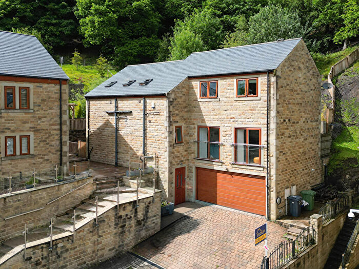 4 Bedroom Detached House For Sale In Parkside Road, Cornholme, Todmorden, OL14