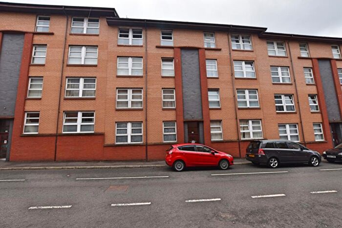 2 Bedroom Flat To Rent In C Roxburgh Street, Greenock, PA15
