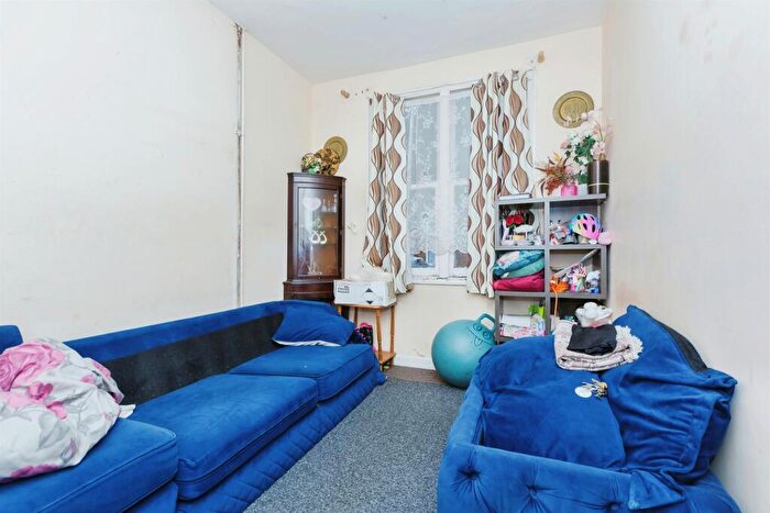 3 Bedroom Terraced House For Sale In Biddulph Street, Leicester, LE2