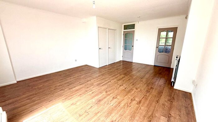 2 Bedroom Maisonette To Rent In Batemoor Road, Sheffield, S8