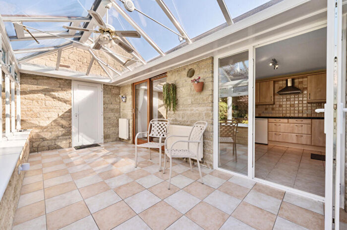 3 Bedroom Bungalow For Sale In Calais Dene, Bampton, Oxfordshire, OX18