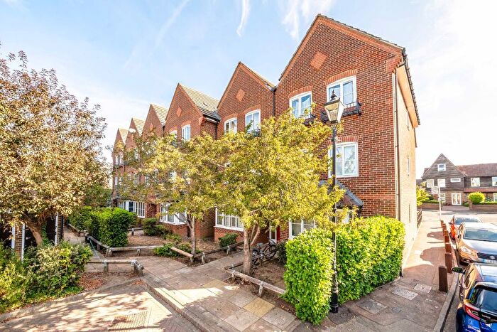 2 Bedroom Flat For Sale In Langridge Mews, Hampton, TW12