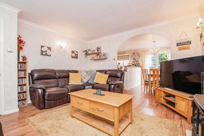 4 Bedroom Detached House For Sale In Oswestry Close, Redditch, Worcestershire, B97