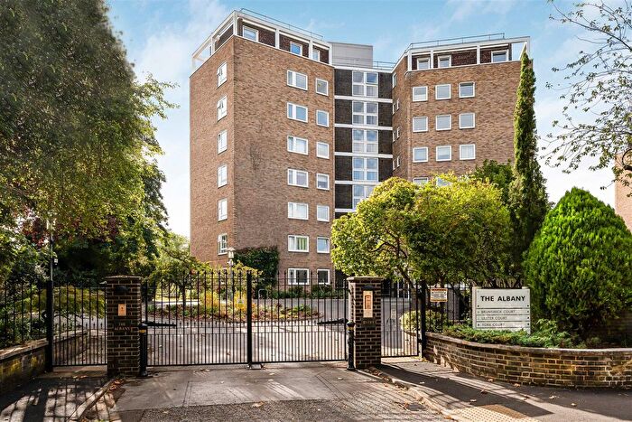 3 Bedroom Flat For Sale In Albany Park Road, Kingston Upon Thames, KT2