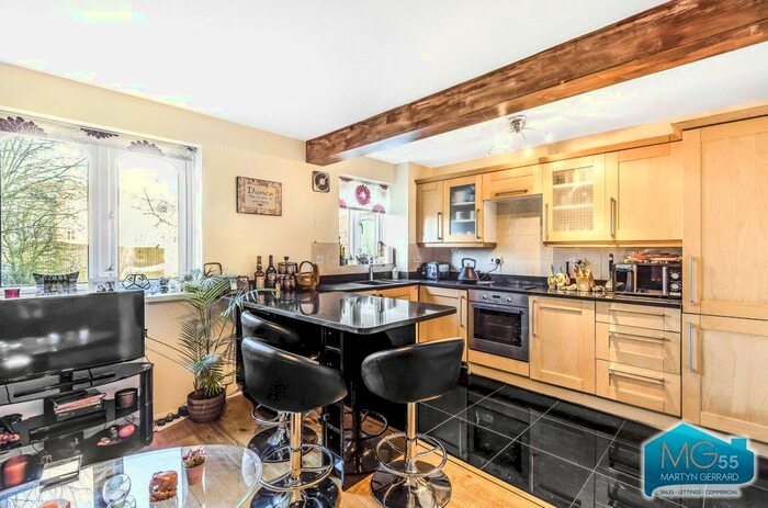 1 Bedroom Flat To Rent In Blackdown Close, East Finchley, N2