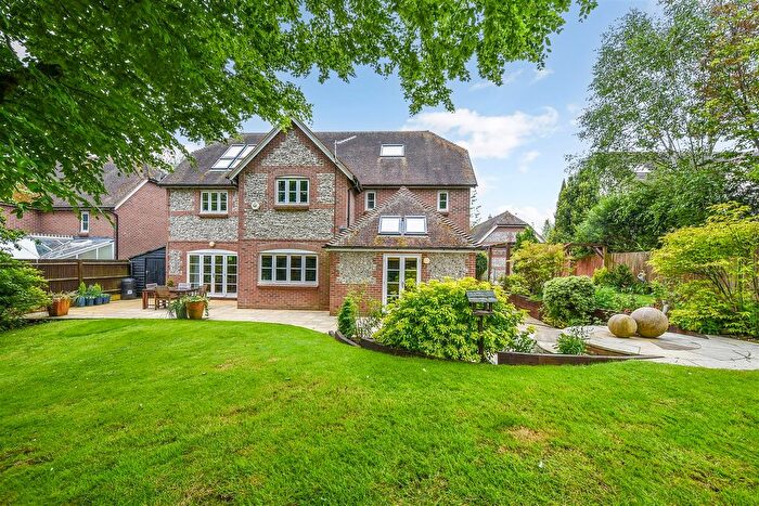 5 Bedroom Detached House For Sale In Saddlers Mews, Fyfield, SP11