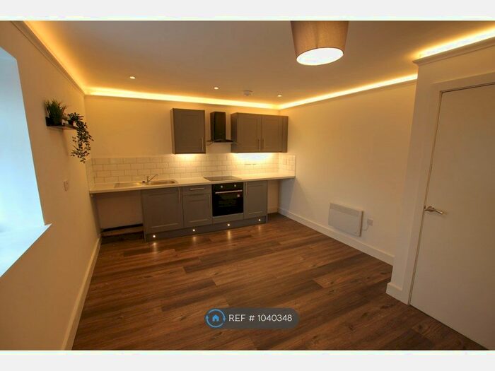 2 Bedroom Flat To Rent In Northenden Road, Sale, M33