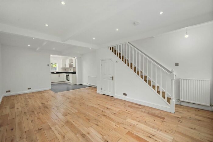 2 Bedroom Property To Rent In New Road, Hanworth, TW13