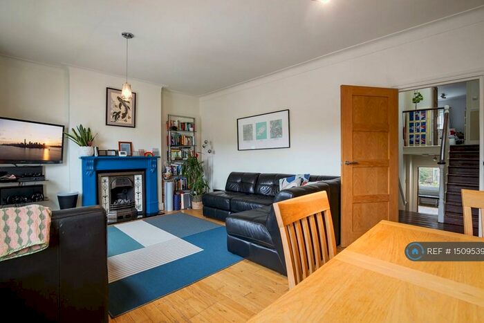 2 Bedroom Flat To Rent In Carden Road, London, SE15