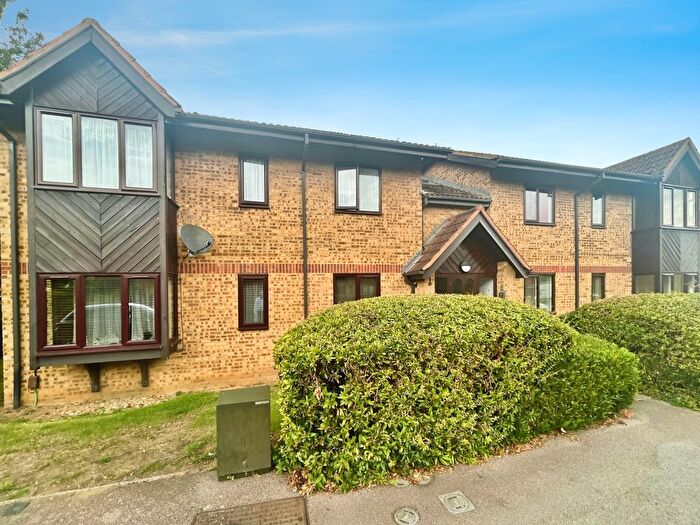 1 Bedroom Flat To Rent In Redwood Grove, Bedford, MK42