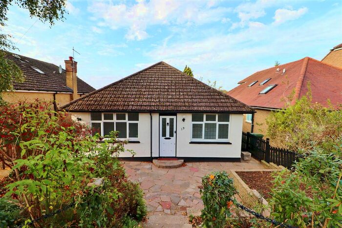 3 Bedroom Bungalow To Rent In Mount Drive, Park Street, St. Albans, AL2