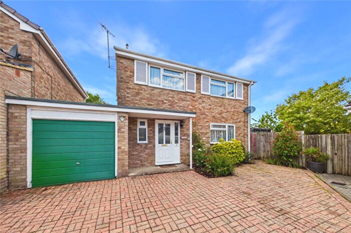 4 Bedroom Link Detached House For Sale In Chaffinch Close, Basingstoke, Hampshire, RG22