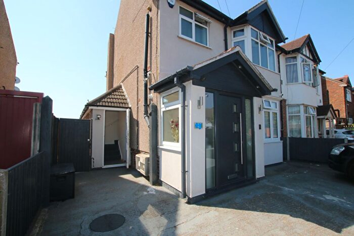 2 Bedroom Maisonette To Rent In Zealand Avenue, Harmondsworth, West Drayton, UB7