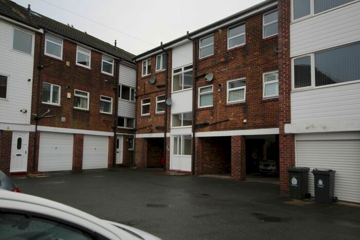 2 Bedroom Flat To Rent In Malcolm Court, Whitley Bay, Tyne And Wear, NE25