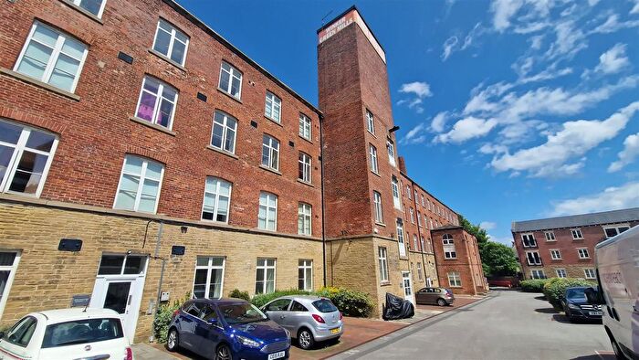 2 Bedroom Flat To Rent In Eyres Mill Side, Leeds, LS12