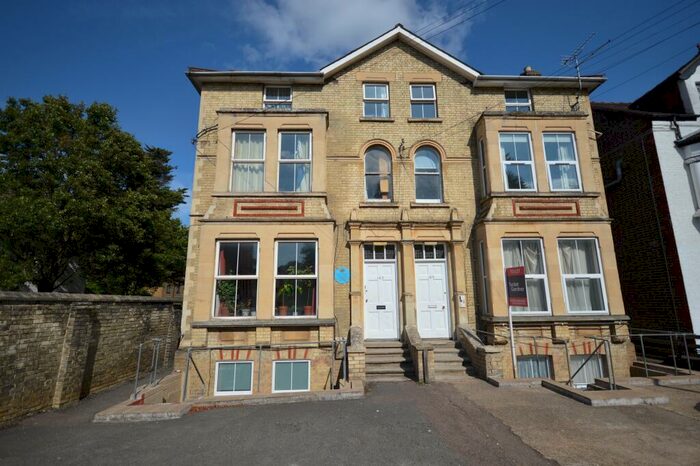 2 Bedroom Flat To Rent In Hills Road, Cambridge, CB2