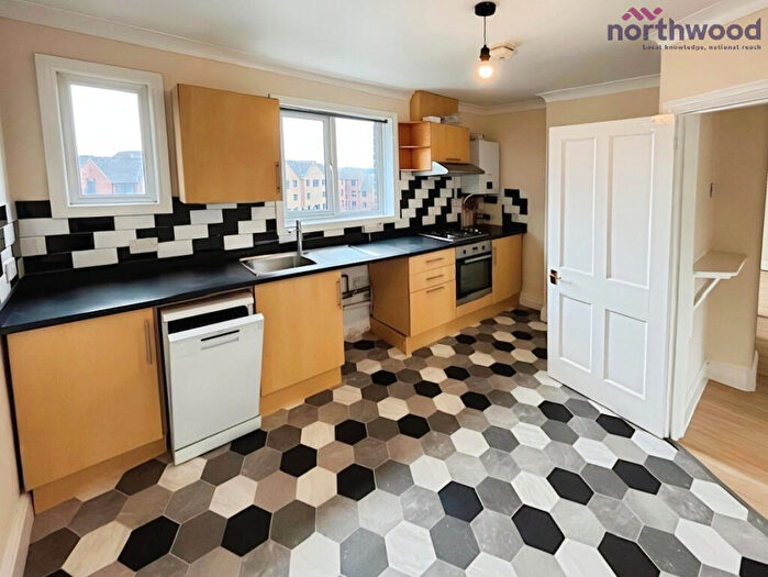 2 Bedroom Flat To Rent In The Triangle, Bitterne, Southampton, SO18