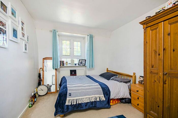 3 Bedroom Flat To Rent In Watts Street, Wapping, London, E1W