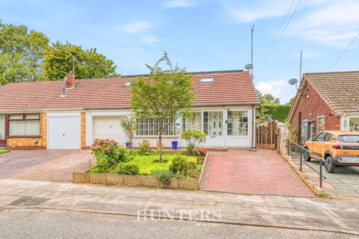 4 Bedroom Semi-Detached Bungalow For Sale In Kirkway, Alkrington, Middleton, M24