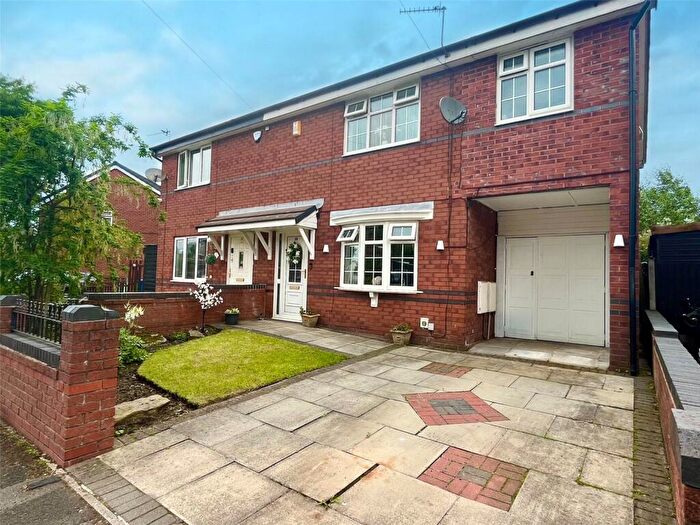 4 Bedroom Semi-Detached House For Sale In Ashworth Street, Heywood, Greater Manchester, OL10