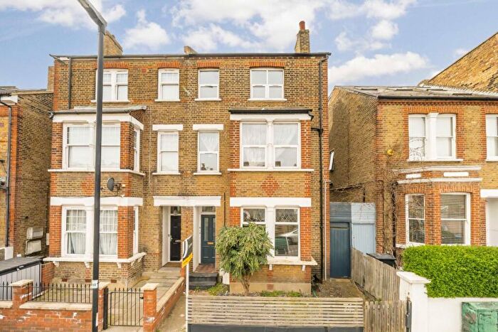 2 Bedroom Flat To Rent In Thurlestone Road, West Norwood, SE27