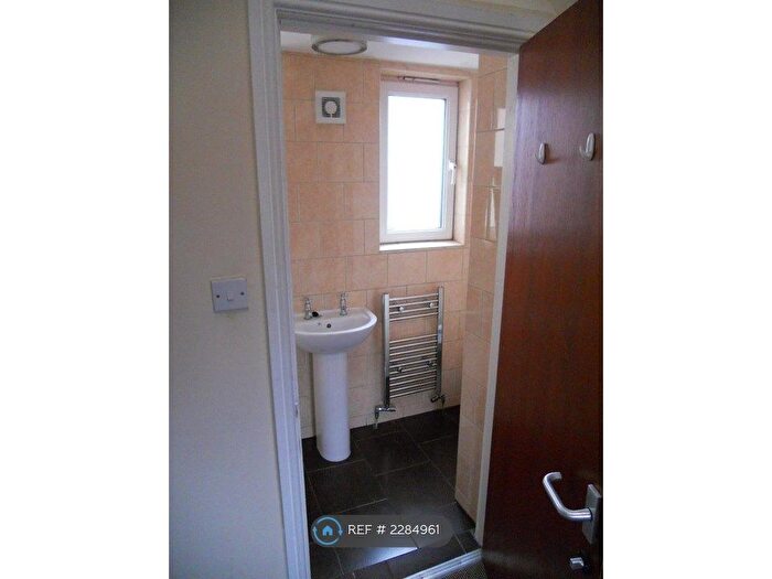 7 Bedroom Terraced House To Rent In Wilbraham Road, Manchester, M14