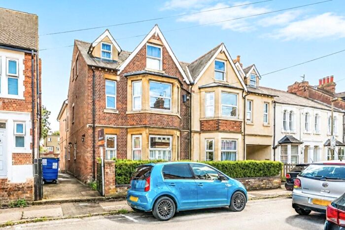2 Bedroom Apartment For Sale In Fairacres Road, Iffley Fields, Oxford, OX4