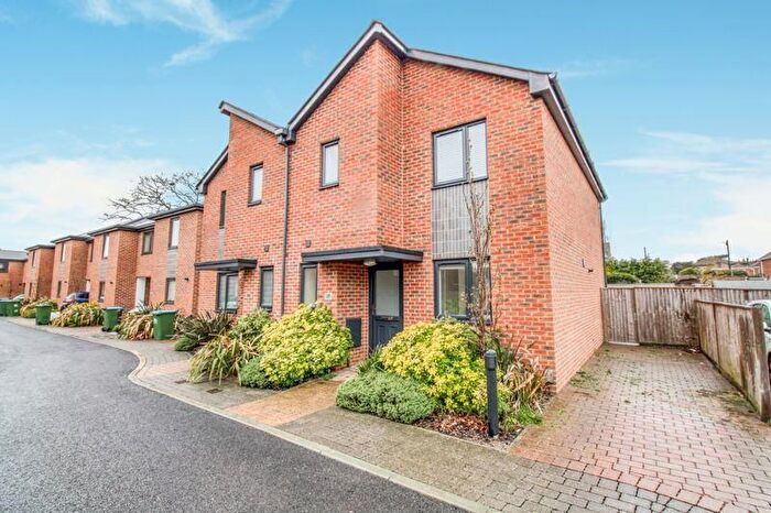 3 Bedroom Semi Detached House For Sale In Dairy Close, Southampton, SO19