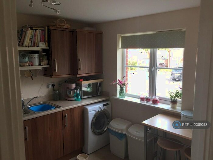 3 Bedroom End Of Terrace House To Rent In Dol Y Dderwen, Ammanford, SA18