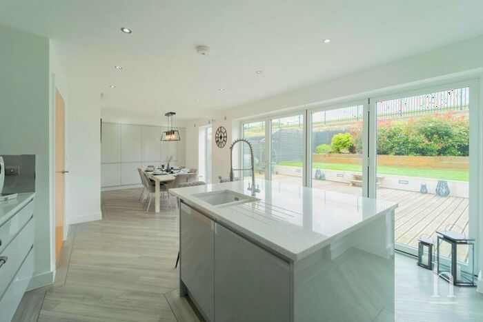 5 Bedroom Link Detached House For Sale In Vyner Croft, Prenton, CH43